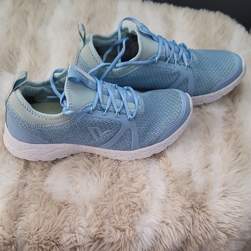 Vionic Women's Light Blue Sneakers